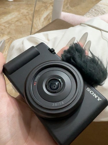 Sony 1mp 4k f - zv-1f, f/2