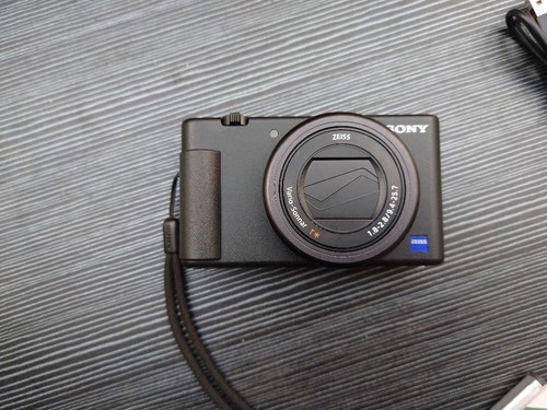 Sony compact digital - zv-1,